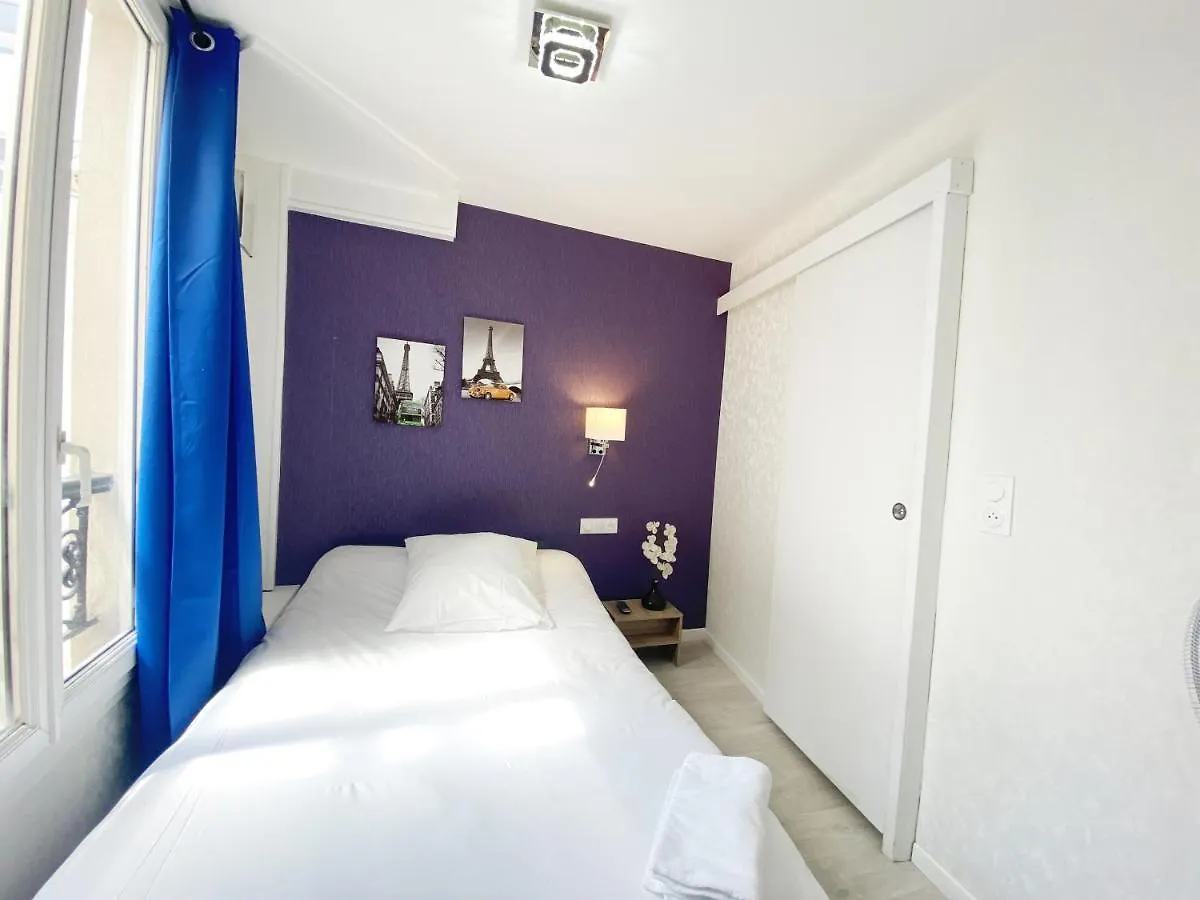 **  Hotel Aviatic Paris França